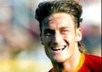 Totti megúszta a műtétet, Ferguson bajban