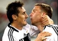 Klose és Podolski is megy a vébére